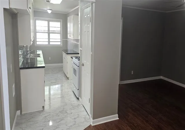 Photo 2 of Single family home for sale at 2006 Lovers Lane, Shreveport, LA 71105 | MLS# 21279823 | Listing updated on 2026-09-25