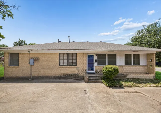 Photo 1 of Single family home for sale at 3040 June Dr, Dallas, TX 75211 | MLS# 21273209 | Listing updated on 2026-09-10