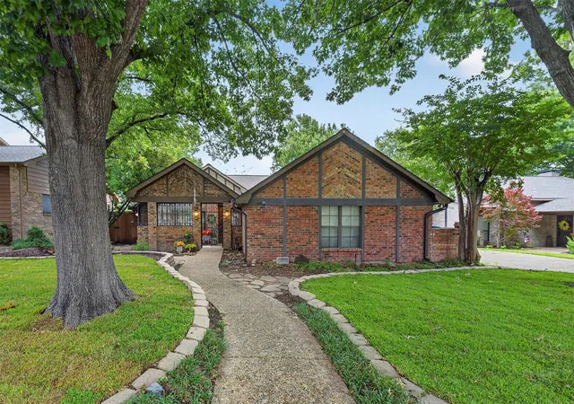 Photo 1 of Single family home for sale at 206 Rainbow Cir, Rockwall, TX 75032 | MLS# 21279879 | Listing updated on 2026-09-14