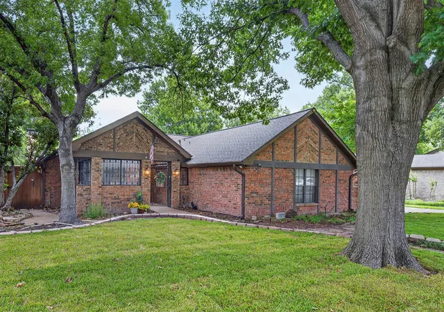 Photo 2 of Single family home for sale at 206 Rainbow Cir, Rockwall, TX 75032 | MLS# 21279879 | Listing updated on 2026-09-14