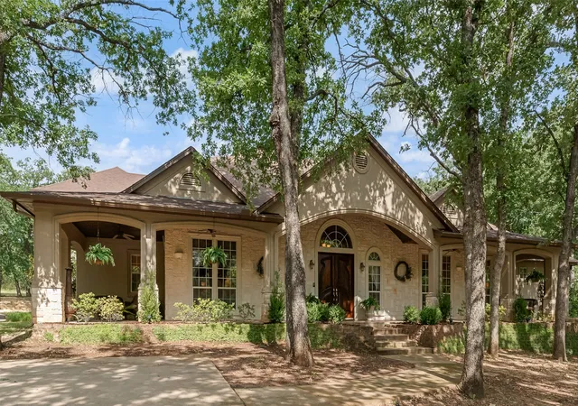 Photo 1 of Single family home for sale at 115 River Run Dr, Azle, TX 76020 | MLS# 21276014 | Listing updated on 2026-09-10