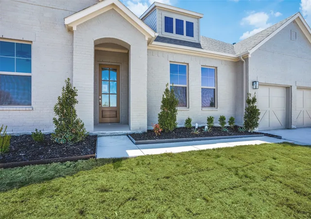 Photo 2 of Single family home for sale at 782 Sterling Dr, Fort Worth, TX 76126 | MLS# 21265687 | Listing updated on 2026-09-13