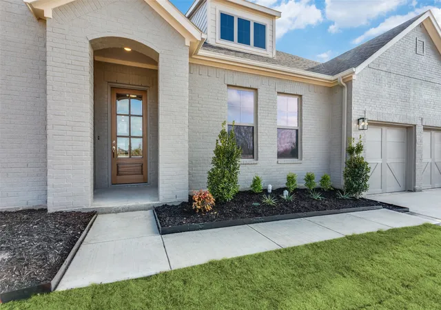 Photo 3 of Single family home for sale at 782 Sterling Dr, Fort Worth, TX 76126 | MLS# 21265687 | Listing updated on 2026-09-13