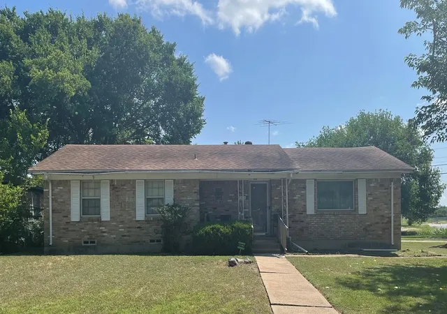 Photo 1 of Single family home for sale at 1838 Oak Hill Cir, Dallas, TX 75217 | MLS# 21280323 | Listing updated on 2026-09-18