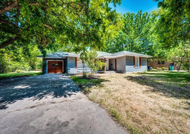 Photo 2 of Single family home for sale at 504 John Arden Dr, Waxahachie, TX 75165 | MLS# 21276128 | Listing updated on 2026-09-23