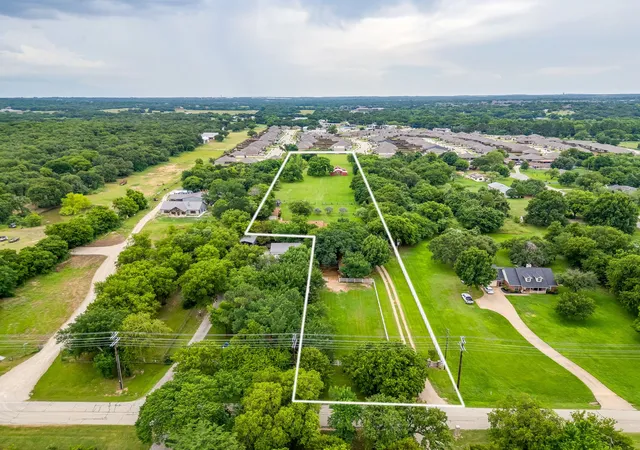 Photo 3 of Single family home for sale at 1480 Fox Ln, Burleson, TX 76028 | MLS# 21280025 | Listing updated on 2026-09-11