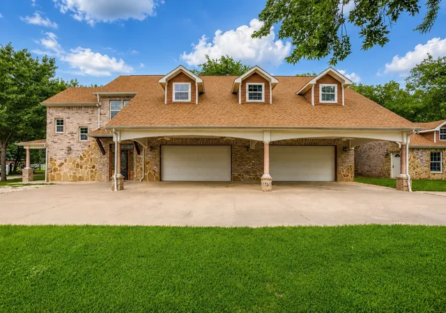 Photo 4 of Single family home for sale at 1480 Fox Ln, Burleson, TX 76028 | MLS# 21280025 | Listing updated on 2026-09-11