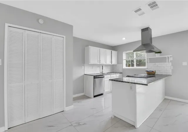 Photo 3 of Single family home for sale at 1509 California Trl, Grand Prairie, TX 75052 | MLS# 21280528 | Listing updated on 2026-09-08