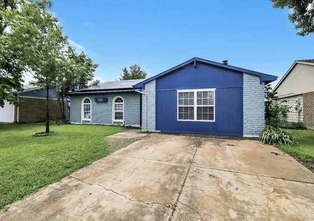 Photo 4 of Single family home for sale at 1509 California Trl, Grand Prairie, TX 75052 | MLS# 21280528 | Listing updated on 2026-09-08