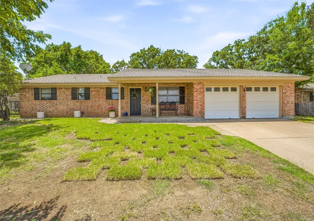 Photo 2 of Single family home for sale at 510 Spring Meadow St, Stephenville, TX 76401 | MLS# 21280525 | Listing updated on 2026-09-10