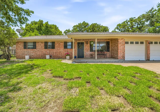 Photo 3 of Single family home for sale at 510 Spring Meadow St, Stephenville, TX 76401 | MLS# 21280525 | Listing updated on 2026-09-10
