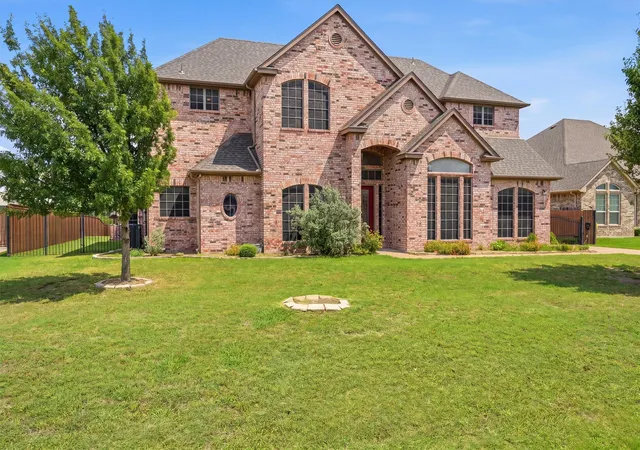 Photo 3 of Single family home for sale at 1013 Telford Trl, Crowley, TX 76036 | MLS# 21276180 | Listing updated on 2026-09-13