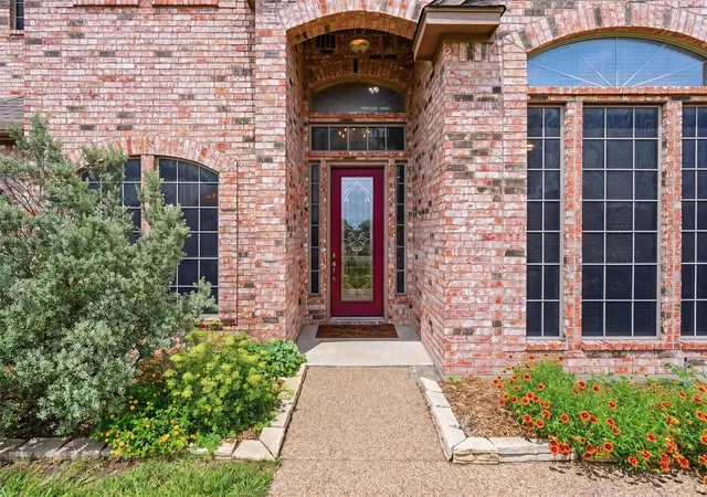 Photo 3 of Single family home for sale at 1013 Telford Trl, Crowley, TX 76036 | MLS# 21276180 | Listing updated on 2026-09-13