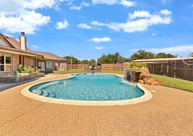 Photo 4 of Single family home for sale at 4031 Burleson Retta Rd, Burleson, TX 76028 | MLS# 21272734 | Listing updated on 2026-09-21