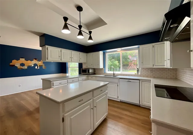 Photo 4 of Sale Pending at 3705 Cobblestone Ct, Bedford, TX 76021 | MLS# 21280593 | Listing updated on 2026-09-08