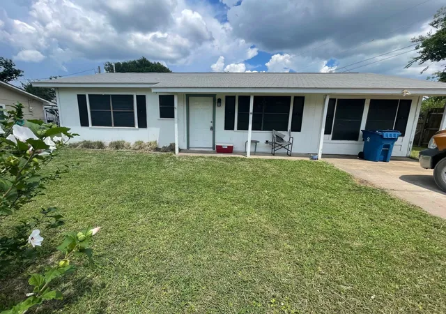 Photo 1 of Sale Pending at 604 N Angelina St, Whitney, TX 76692 | MLS# 21280930 | Listing updated on 2026-09-15