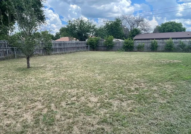 Photo 4 of Sale Pending at 604 N Angelina St, Whitney, TX 76692 | MLS# 21280930 | Listing updated on 2026-09-15