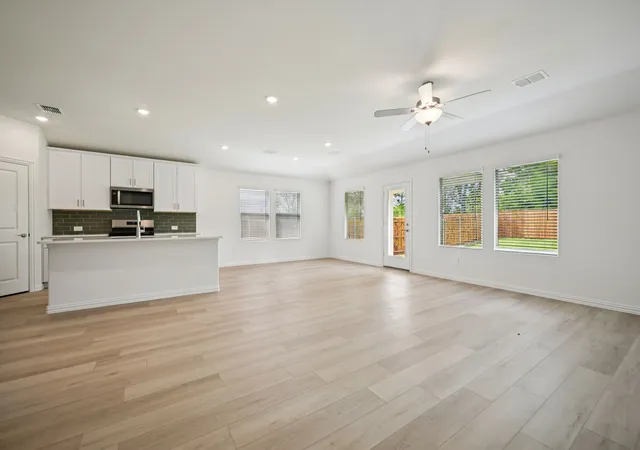 Photo 3 of Single family home for sale at 4028 Palestine Dr, Farmersville, TX 75442 | MLS# 21280536 | Listing updated on 2026-07-31