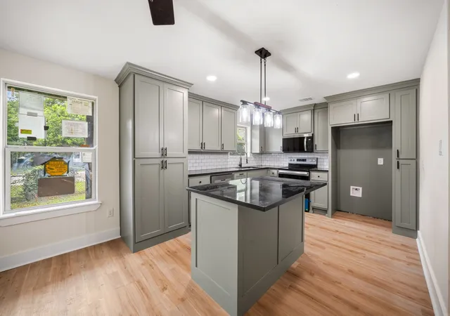 Photo 1 of Single family home for sale at 1503 E 9th Ave, Corsicana, TX 75110 | MLS# 21276450 | Listing updated on 2026-09-11