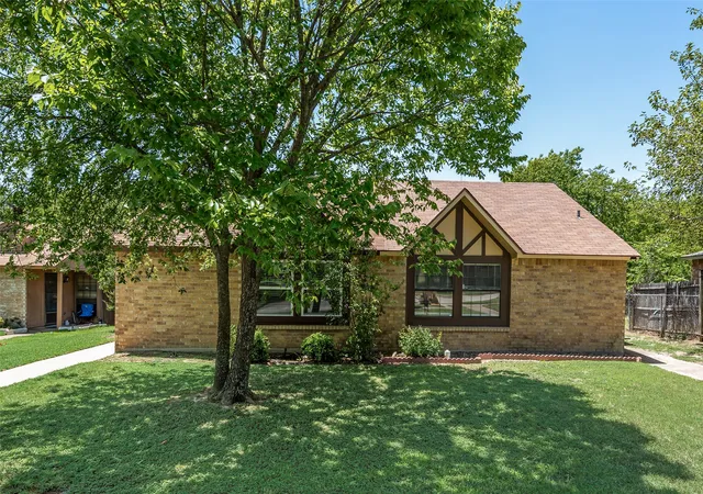Photo 1 of Single family home for sale at 512 Matterhorn St, Cedar Hill, TX 75104 | MLS# 21281303 | Listing updated on 2026-09-10