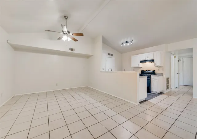 Photo 3 of Single family home for sale at 512 Matterhorn St, Cedar Hill, TX 75104 | MLS# 21281303 | Listing updated on 2026-09-10