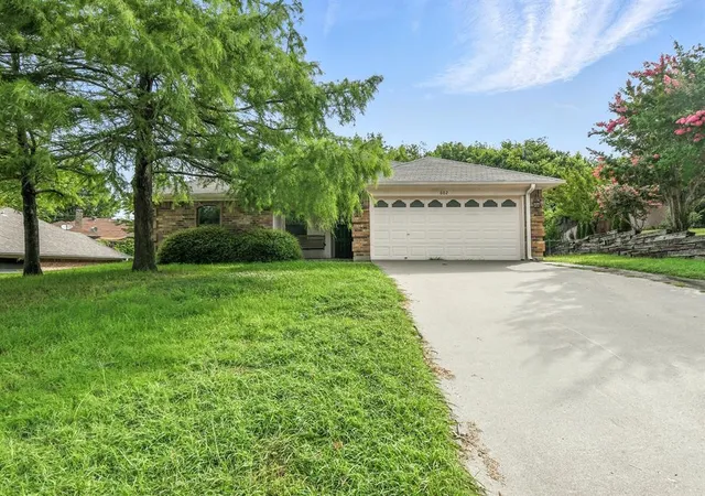 Photo 2 of Sale Pending at 602 Valleyridge Ct, Decatur, TX 76234 | MLS# 21281525 | Listing updated on 2026-09-08
