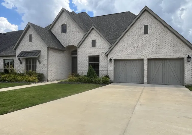 Photo 3 of Single family home for sale at 2834 Midlake Dr, Midlothian, TX 76065 | MLS# 21281318 | Listing updated on 2026-09-17