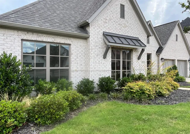 Photo 4 of Single family home for sale at 2834 Midlake Dr, Midlothian, TX 76065 | MLS# 21281318 | Listing updated on 2026-09-17