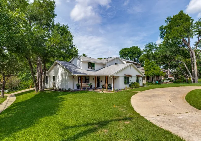 Photo 3 of Single family home for sale at 6905 Wabash Cir, Dallas, TX 75214 | MLS# 21281661 | Listing updated on 2026-09-08