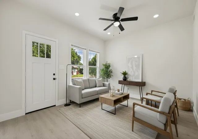 Photo 2 of Sale Pending at 2834 Tanner St, Dallas, TX 75215 | MLS# 21281609 | Listing updated on 2026-09-11