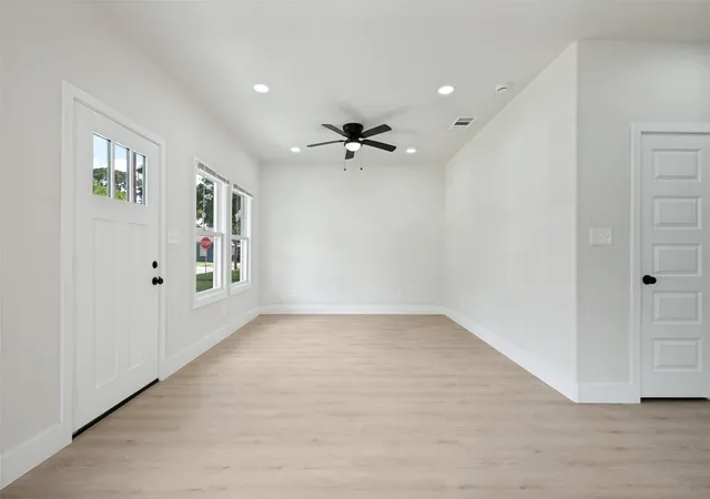 Photo 3 of Sale Pending at 2834 Tanner St, Dallas, TX 75215 | MLS# 21281609 | Listing updated on 2026-09-11