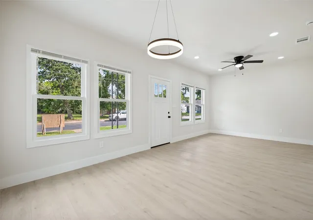 Photo 4 of Sale Pending at 2834 Tanner St, Dallas, TX 75215 | MLS# 21281609 | Listing updated on 2026-09-11