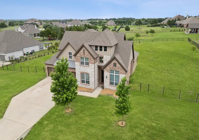 Photo 3 of Single family home for sale at 2610 Sunset Bay Ln, Nevada, TX 75173 | MLS# 21281776 | Listing updated on 2026-07-29
