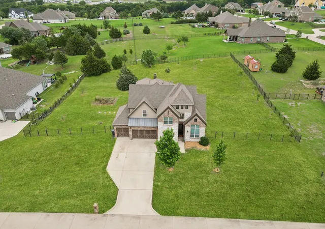 Photo 4 of Single family home for sale at 2610 Sunset Bay Ln, Nevada, TX 75173 | MLS# 21281776 | Listing updated on 2026-10-07