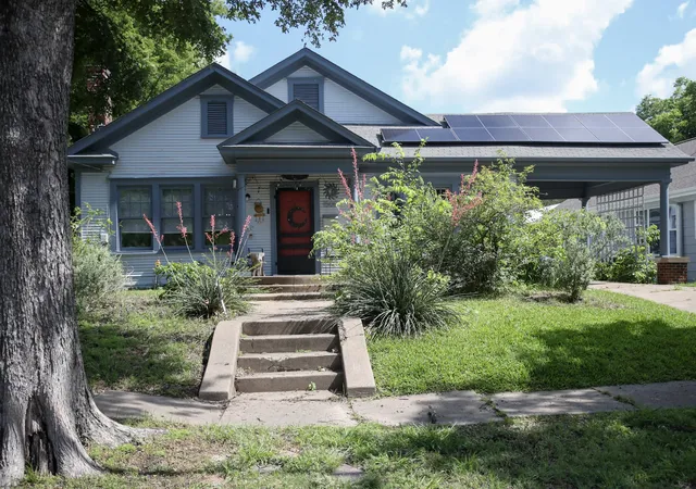 Photo 2 of Single family home for sale at 1500 Bonham St, Commerce, TX 75428 | MLS# 21281154 | Listing updated on 2026-09-13