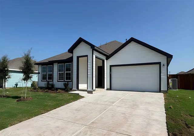 Photo 1 of Sale Pending at 410 White Willow Dr, Nevada, TX 75173 | MLS# 21281901 | Listing updated on 2026-09-09
