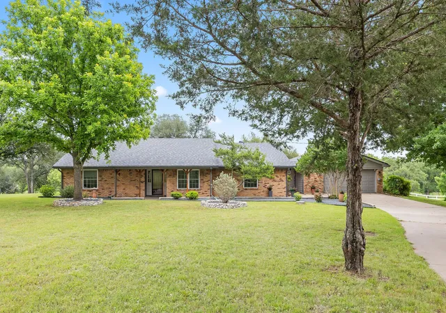 Photo 1 of Single family home for sale at 410 De La Cruz St, Weatherford, TX 76085 | MLS# 21282163 | Listing updated on 2026-09-13