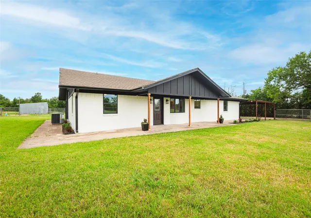 Photo 1 of Single family home for sale at 228 Brown Creek Rd, Weatherford, TX 76085 | MLS# 21282146 | Listing updated on 2026-09-14