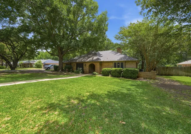 Photo 2 of Single family home for sale at 12008 Saddlehorn Ln, Mansfield, TX 76063 | MLS# 21277419 | Listing updated on 2026-10-03