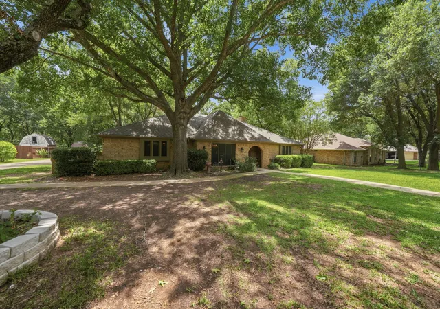 Photo 3 of Single family home for sale at 12008 Saddlehorn Ln, Mansfield, TX 76063 | MLS# 21277419 | Listing updated on 2026-10-03