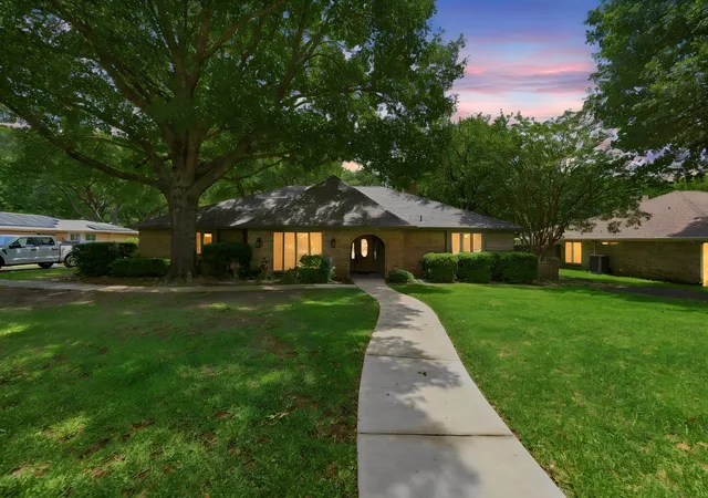 Photo 4 of Single family home for sale at 12008 Saddlehorn Ln, Mansfield, TX 76063 | MLS# 21277419 | Listing updated on 2026-10-03