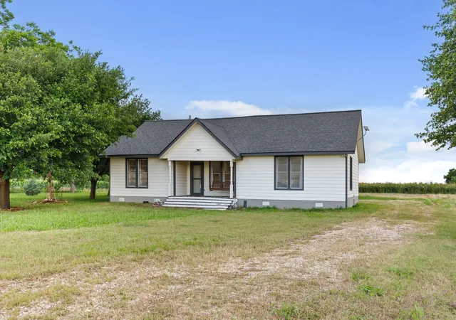 Photo 3 of Sale Pending at 300 Grellhesl, West, TX 76691 | MLS# 21282178 | Listing updated on 2026-09-17