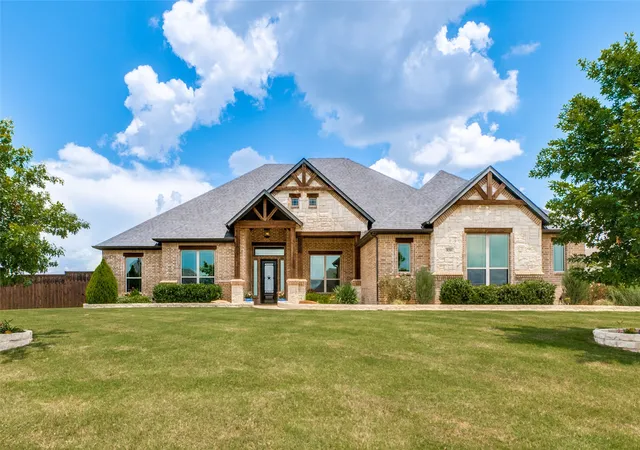 Photo 1 of Sale Pending at 850 Horseshoe Meadows Dr, Waxahachie, TX 75167 | MLS# 21280316 | Listing updated on 2026-08-01