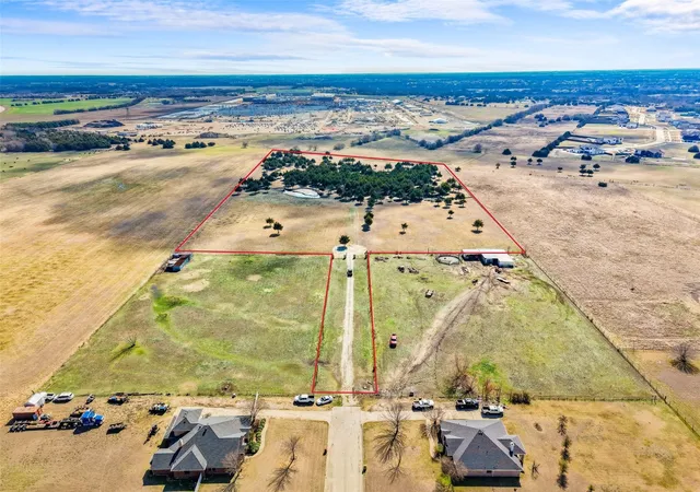 Photo 1 of Land for sale at 710 E Reindeer Rd, Lancaster, TX 75146 | MLS# 21282469 | Listing updated on 2026-09-15