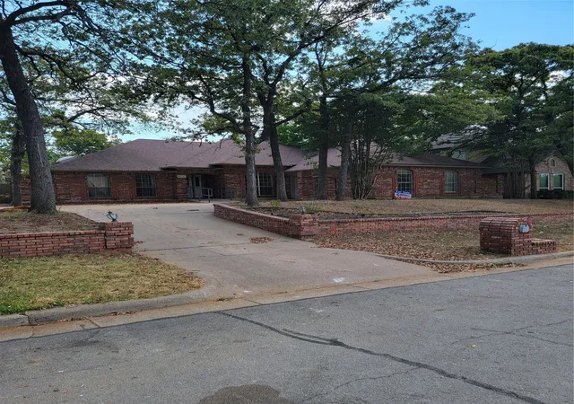 Photo 3 of Single family home for sale at 4904 Saddleback Rd, Arlington, TX 76017 | MLS# 21275402 | Listing updated on 2026-09-10