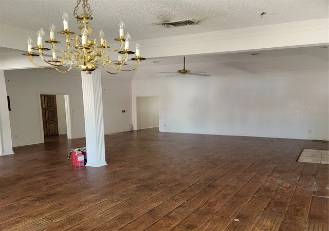 Photo 4 of Single family home for sale at 4904 Saddleback Rd, Arlington, TX 76017 | MLS# 21275402 | Listing updated on 2026-09-10
