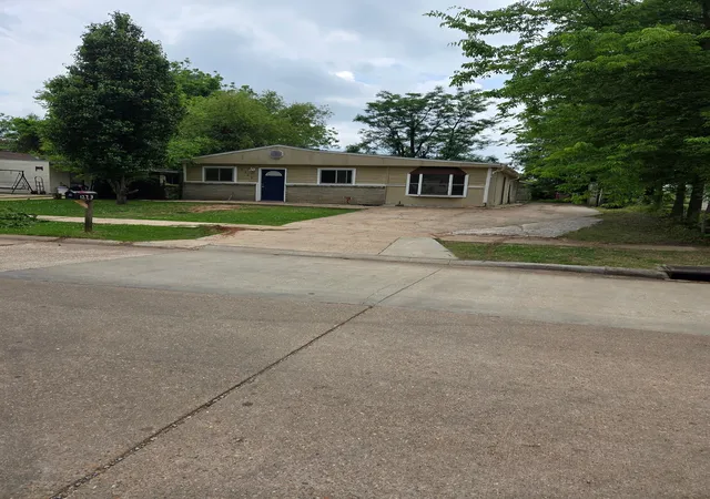 Photo 1 of Sale Pending at 1223 Norris Dr, Bossier City, LA 71111 | MLS# 21282371 | Listing updated on 2026-07-30