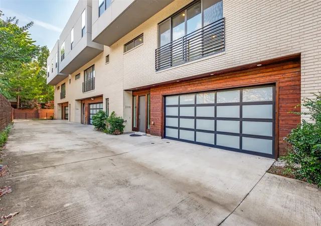 Photo 4 of Townhouse for sale at 3336 Anchor Ct, Dallas, TX 75219 | MLS# 21255709 | Listing updated on 2026-09-13