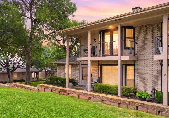 Photo 3 of Condo for sale at 5860 Marina Dr #24, Garland, TX 75043 | MLS# 21280511 | Listing updated on 2026-09-29