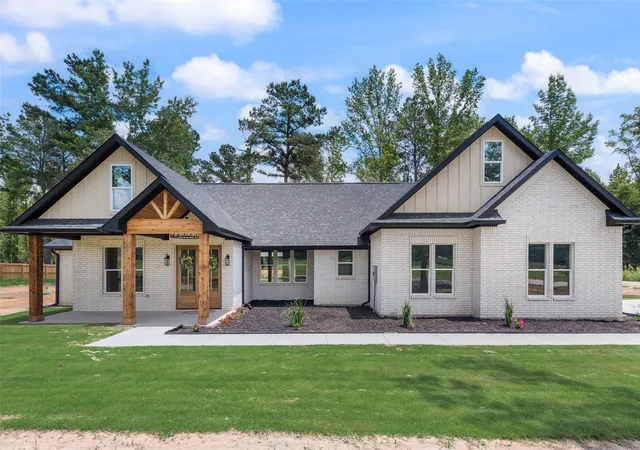 Photo 1 of Single family home for sale at 17404 County Road 479, Lindale, TX 75771 | MLS# 21282780 | Listing updated on 2026-10-04